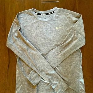 NWOT Womens nike long sleeve running top! Size small! Marled Grey!